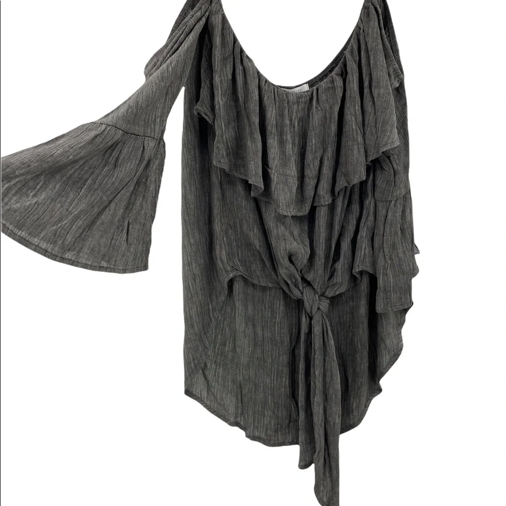 πSALEπ NWT Gypsy Clothing Cherish Gray Off Shoulder Front Tie Bell Sleeve Top - Picture 3 of 7